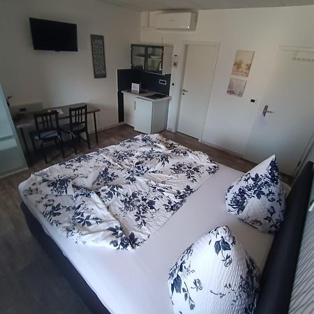 Boardinghouse Sinsheim Zentral Am Burgplatz Hostel ภายนอก รูปภาพ