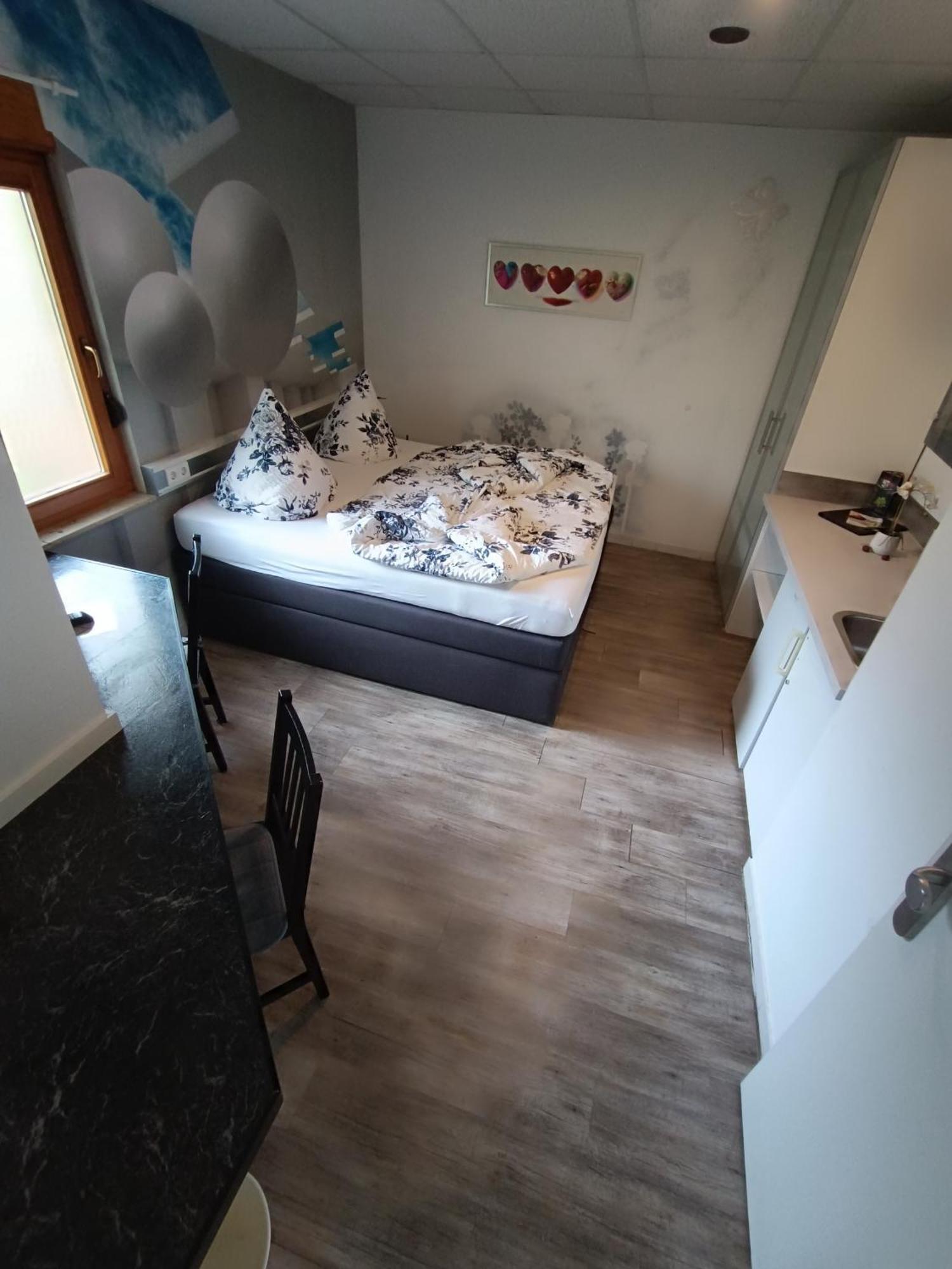 Boardinghouse Sinsheim Zentral Am Burgplatz Hostel ภายนอก รูปภาพ