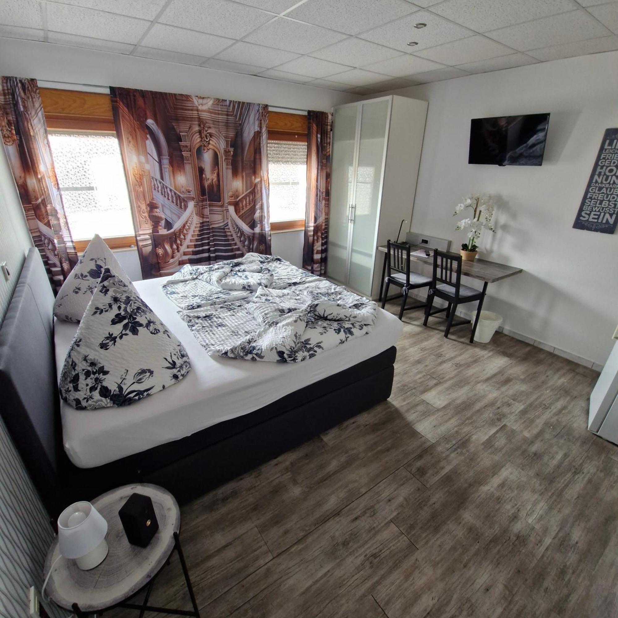 Boardinghouse Sinsheim Zentral Am Burgplatz Hostel ภายนอก รูปภาพ