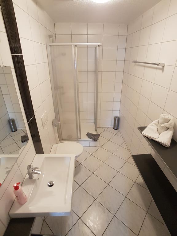 Boardinghouse Sinsheim Zentral Am Burgplatz Hostel ภายนอก รูปภาพ