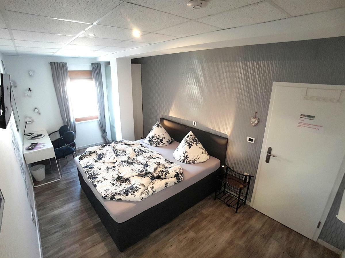 Boardinghouse Sinsheim Zentral Am Burgplatz Hostel ภายนอก รูปภาพ