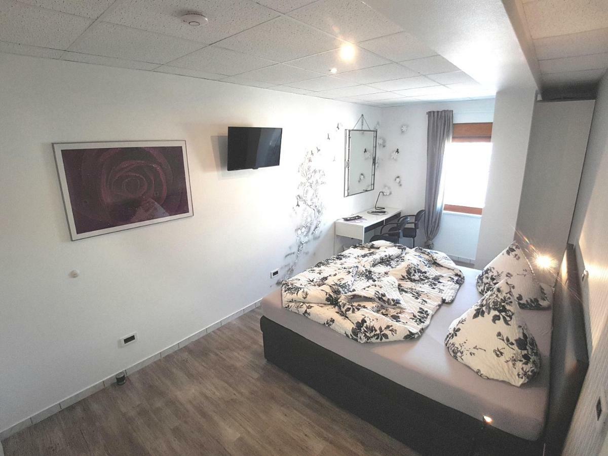 Boardinghouse Sinsheim Zentral Am Burgplatz Hostel ภายนอก รูปภาพ