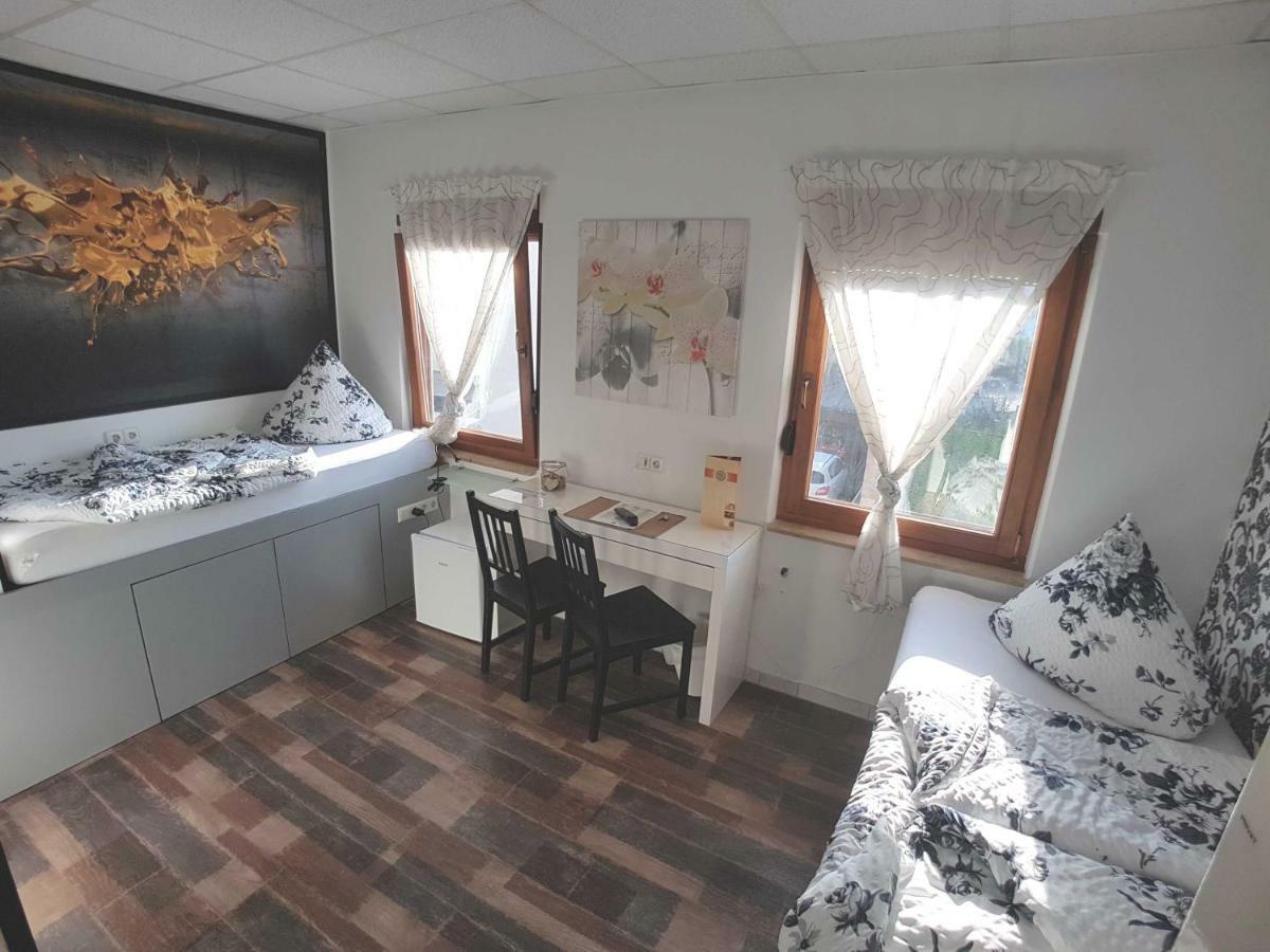 Boardinghouse Sinsheim Zentral Am Burgplatz Hostel ภายนอก รูปภาพ