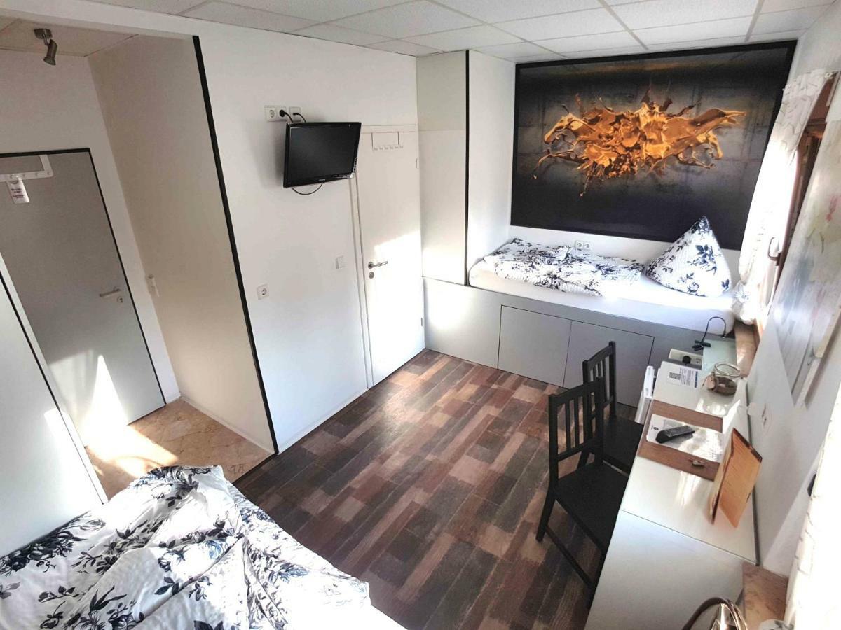 Boardinghouse Sinsheim Zentral Am Burgplatz Hostel ภายนอก รูปภาพ