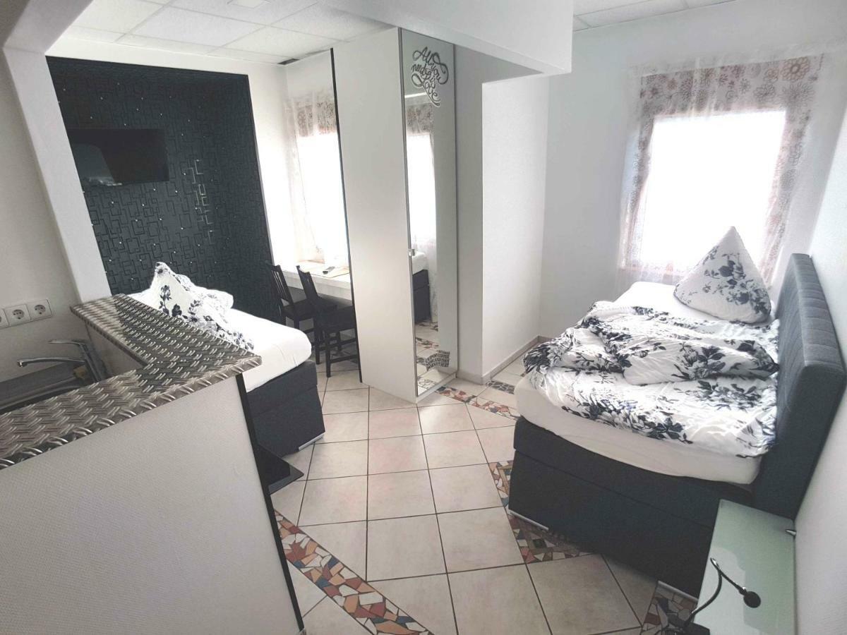 Boardinghouse Sinsheim Zentral Am Burgplatz Hostel ภายนอก รูปภาพ