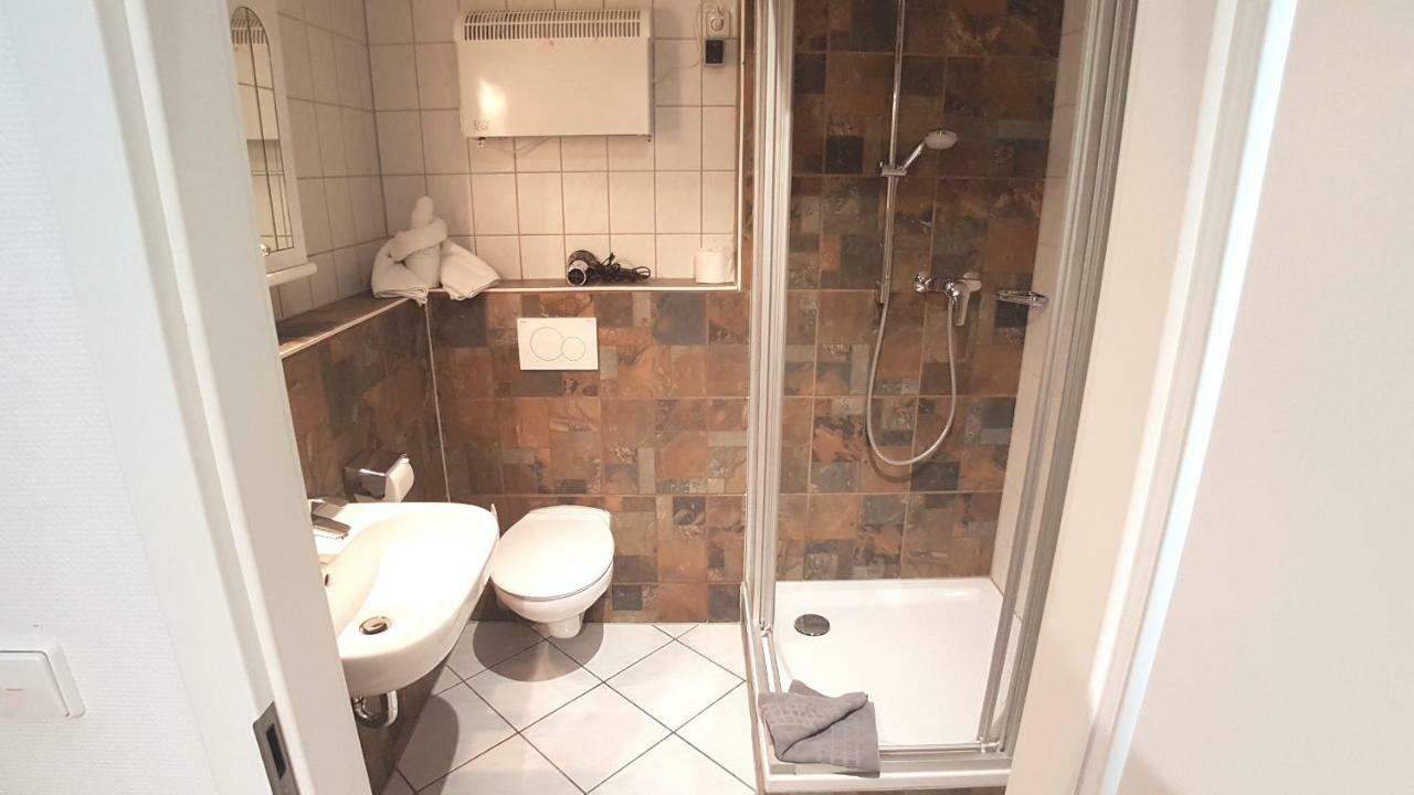 Boardinghouse Sinsheim Zentral Am Burgplatz Hostel ภายนอก รูปภาพ