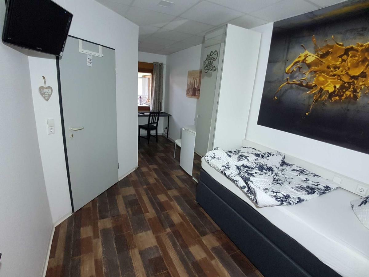 Boardinghouse Sinsheim Zentral Am Burgplatz Hostel ภายนอก รูปภาพ